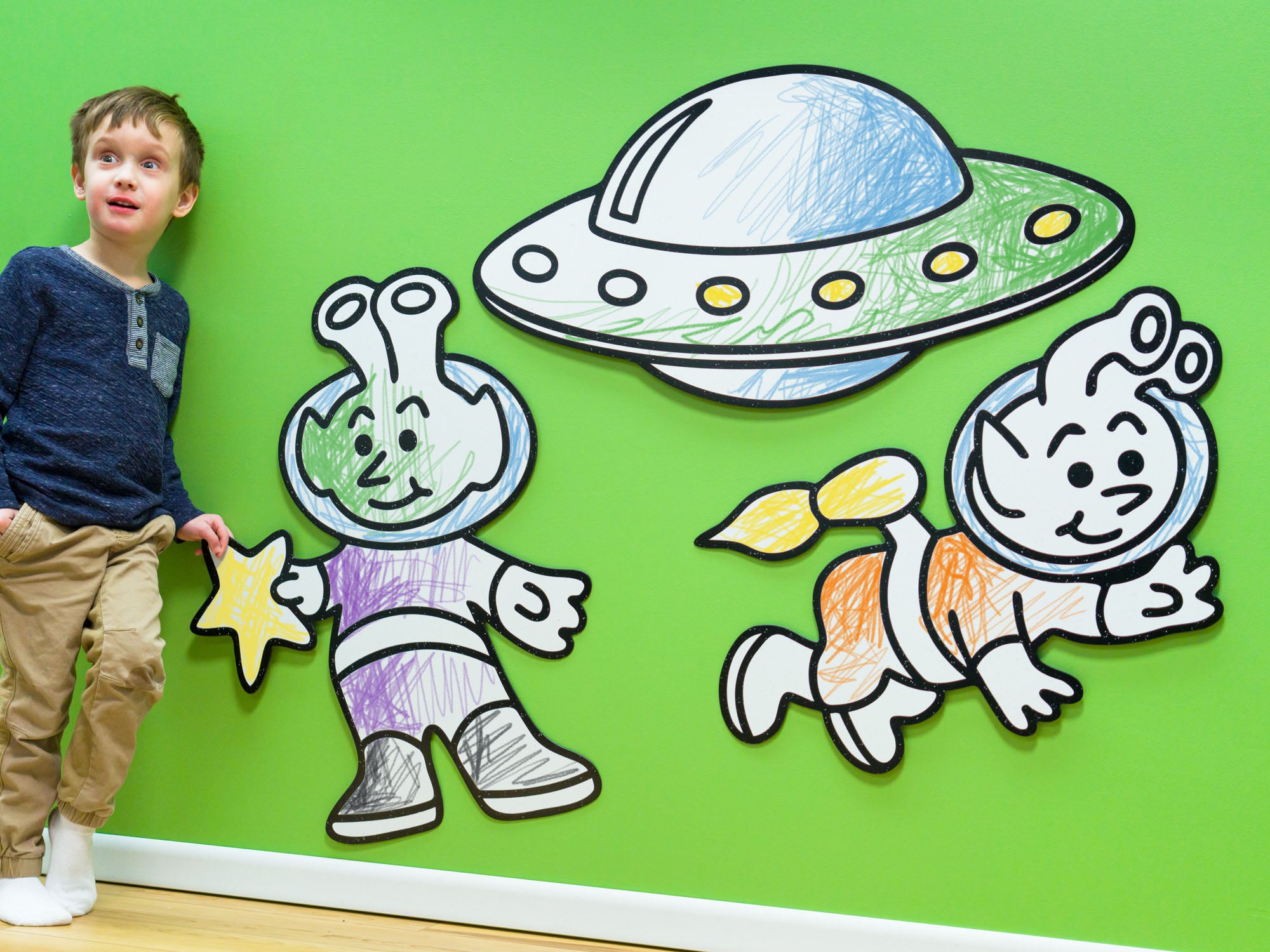 Outer Space Aliens & UFO Set | Color n’ Erase | Play & Décor