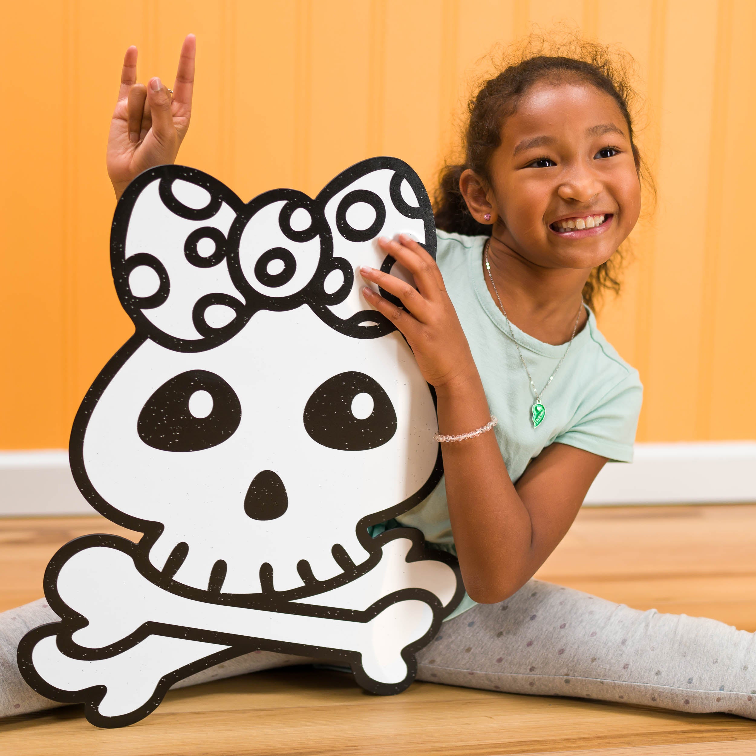 Polkadot Bow Skull | Color n’ Erase | Play & Décor