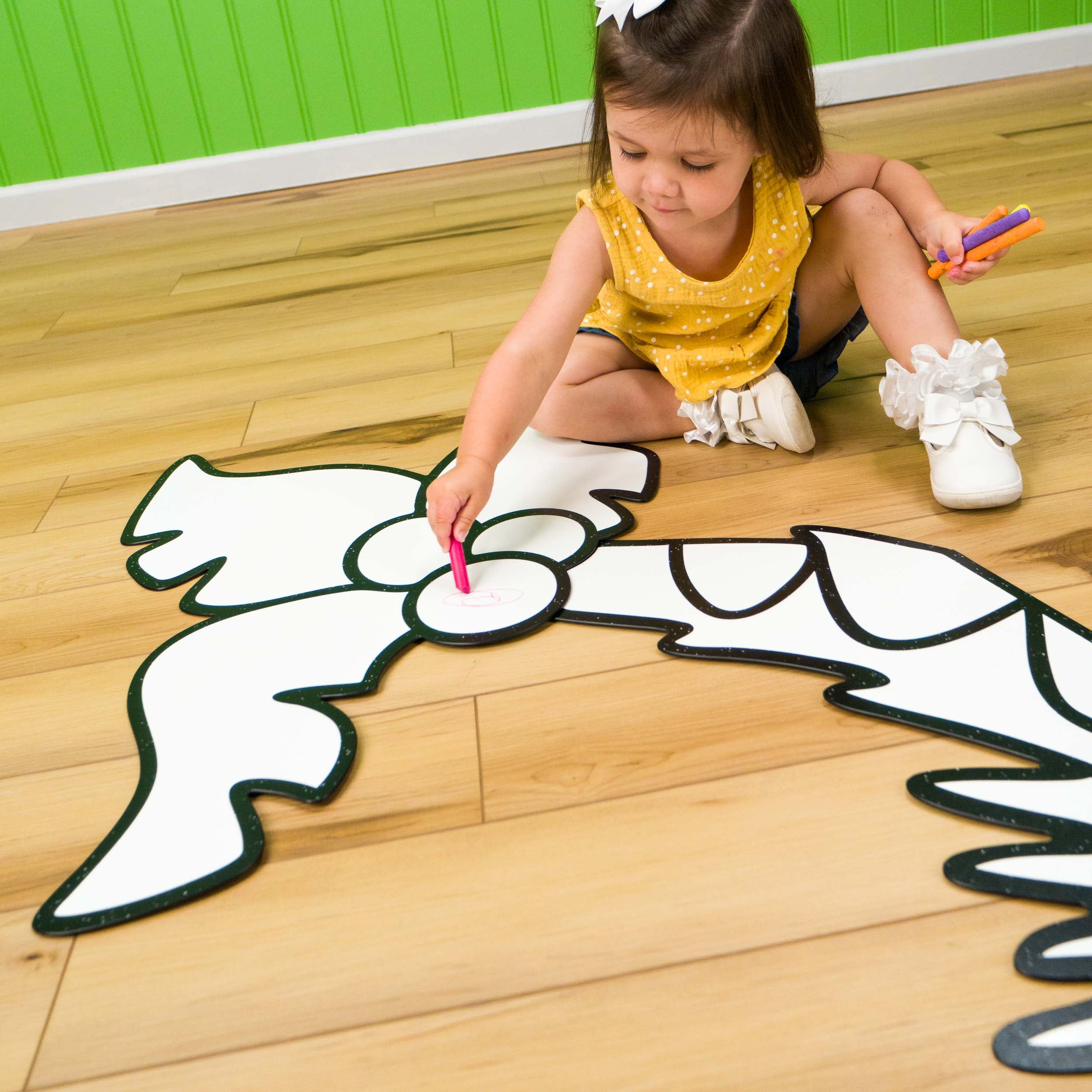 Leaning Palm Tree | Color n’ Erase | Play & Décor
